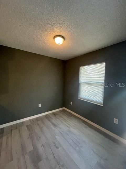 Active With Contract: $1,300 (2 beds, 1 baths, 900 Square Feet)