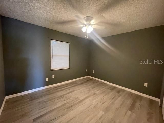 Active With Contract: $1,300 (2 beds, 1 baths, 900 Square Feet)