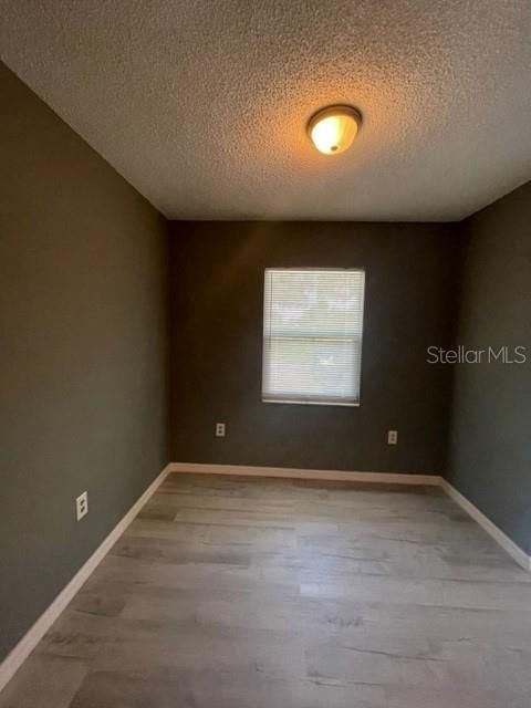 Active With Contract: $1,300 (2 beds, 1 baths, 900 Square Feet)