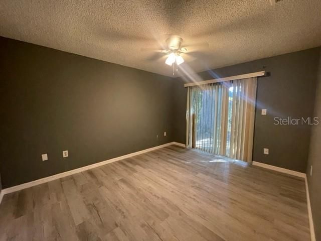 Active With Contract: $1,300 (2 beds, 1 baths, 900 Square Feet)