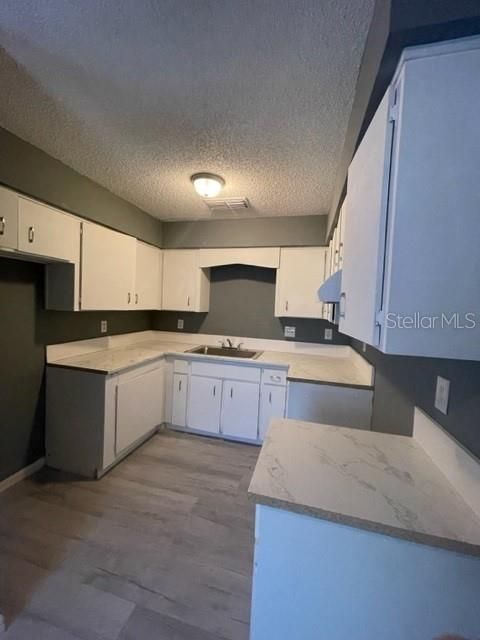 Active With Contract: $1,300 (2 beds, 1 baths, 900 Square Feet)