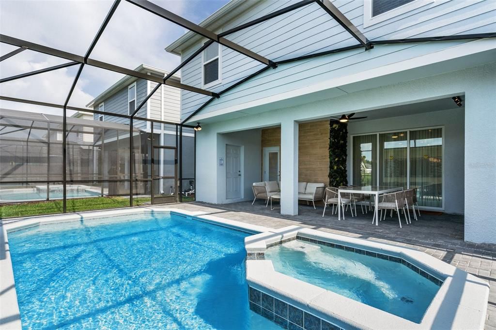 Heated pool with lighting and spa