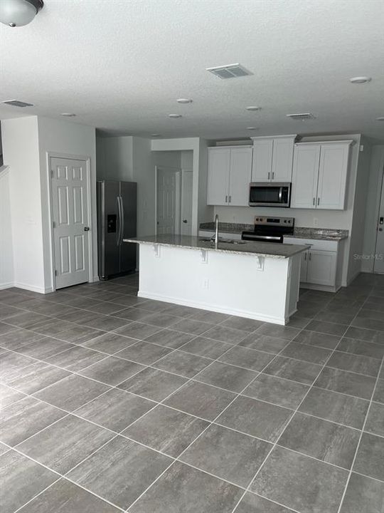 For Rent: $2,600 (3 beds, 2 baths, 1566 Square Feet)