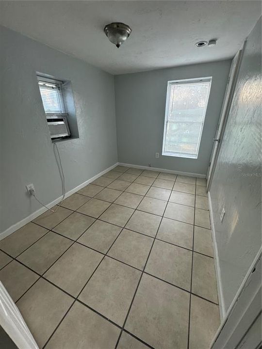 For Rent: $1,300 (2 beds, 1 baths, 650 Square Feet)