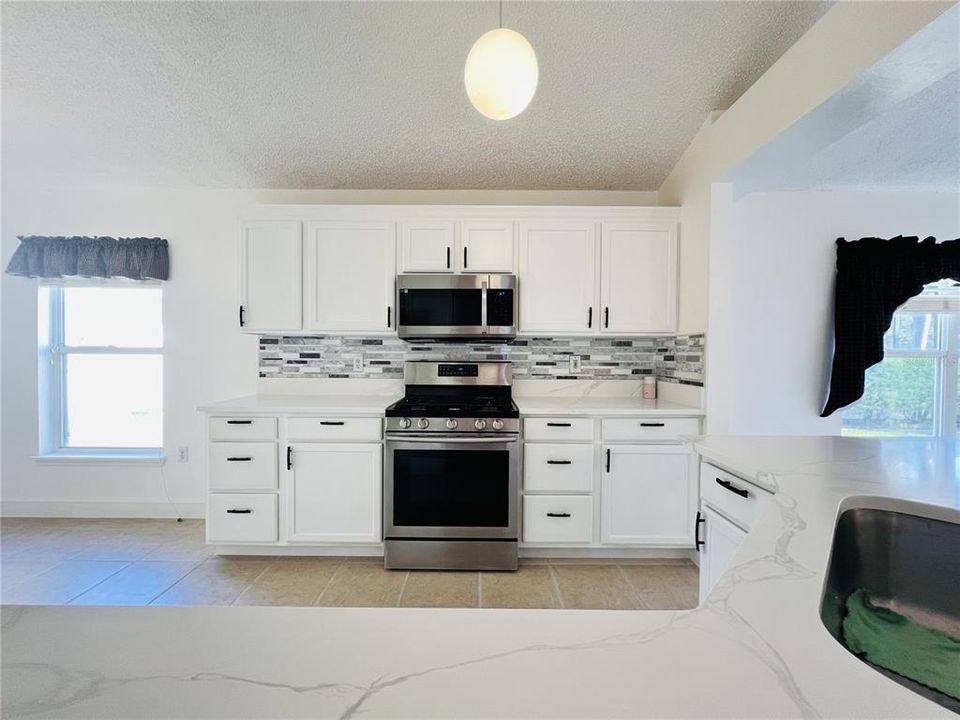 For Rent: $2,600 (3 beds, 2 baths, 1865 Square Feet)