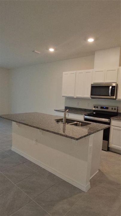 For Rent: $2,350 (3 beds, 2 baths, 1673 Square Feet)