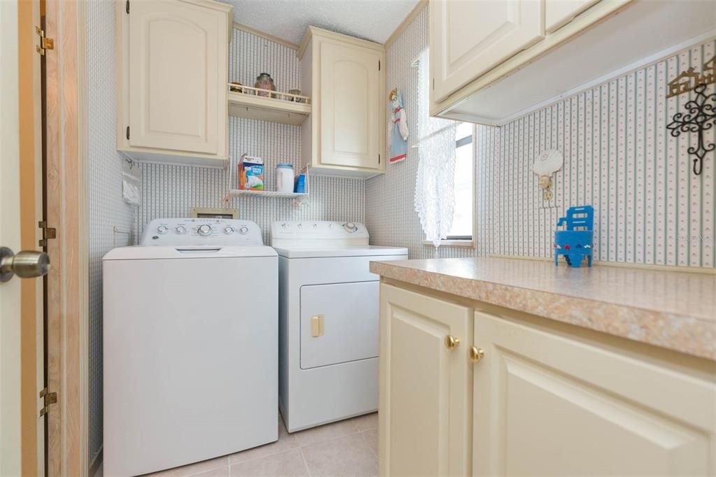 For Sale: $184,900 (2 beds, 2 baths, 1261 Square Feet)