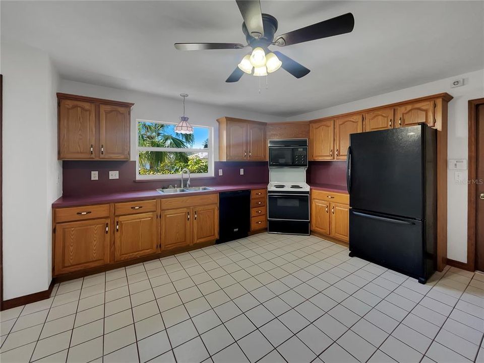 For Sale: $265,000 (3 beds, 2 baths, 1382 Square Feet)