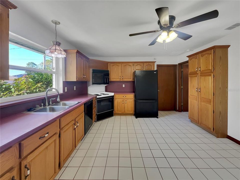 For Sale: $265,000 (3 beds, 2 baths, 1382 Square Feet)