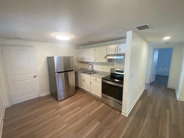 For Sale: $269,000 (2 beds, 1 baths, 872 Square Feet)