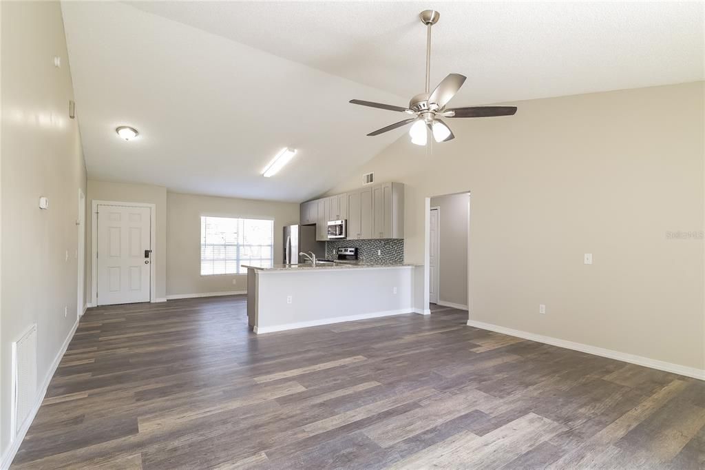 For Rent: $2,290 (3 beds, 2 baths, 1172 Square Feet)