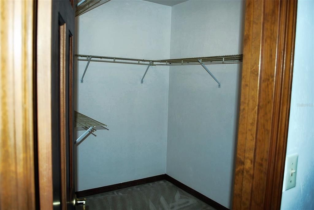 MST Bed Walking Closet