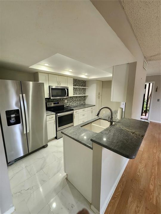 For Sale: $145,000 (2 beds, 2 baths, 1099 Square Feet)