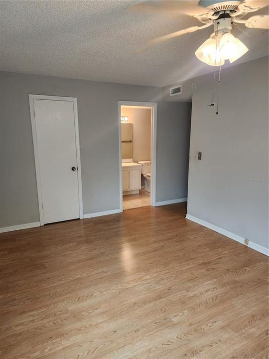 For Sale: $145,000 (2 beds, 2 baths, 1099 Square Feet)