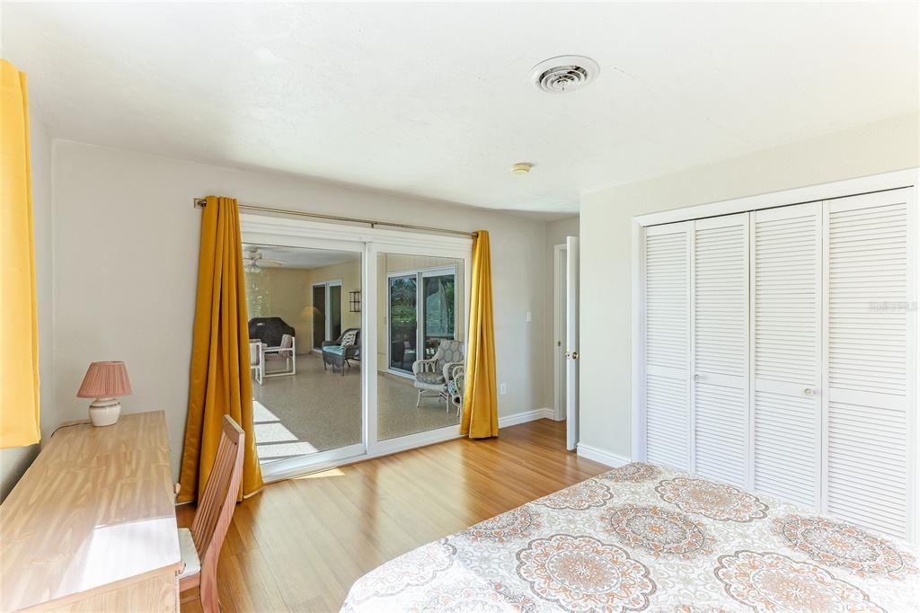 For Sale: $350,000 (2 beds, 2 baths, 1245 Square Feet)