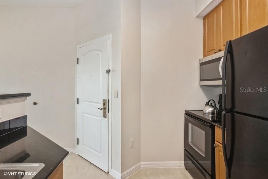 For Sale: $300,000 (2 beds, 2 baths, 1056 Square Feet)