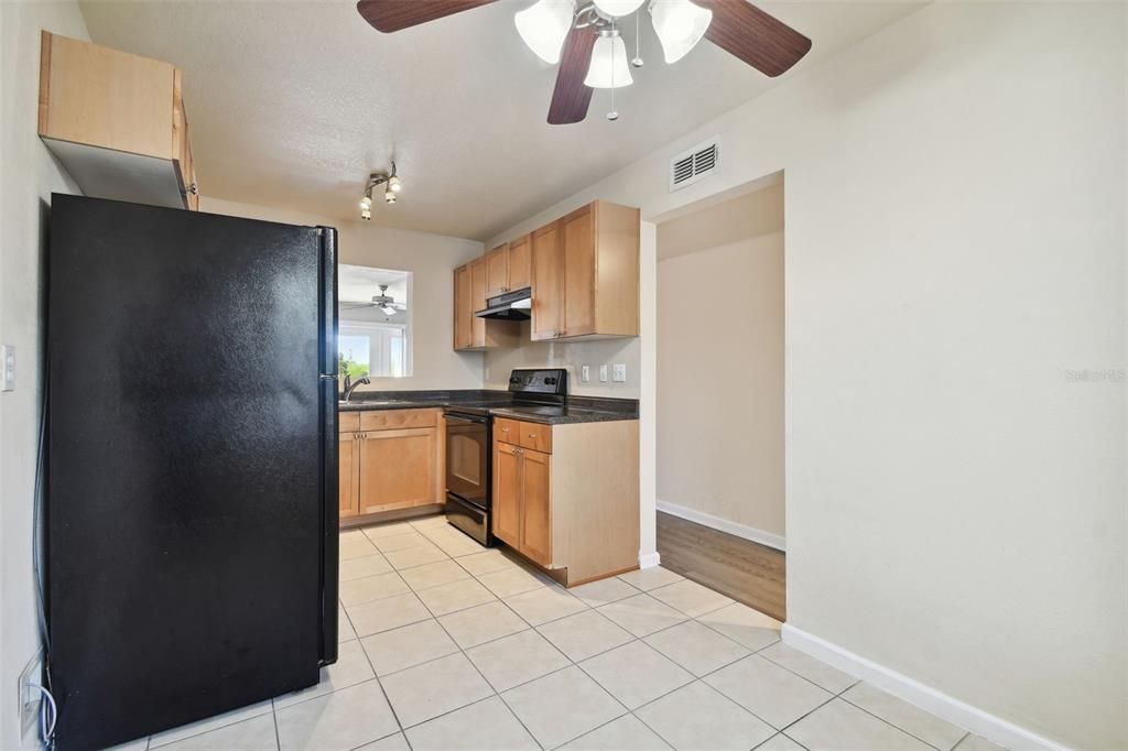 For Sale: $358,000 (2 beds, 1 baths, 1022 Square Feet)