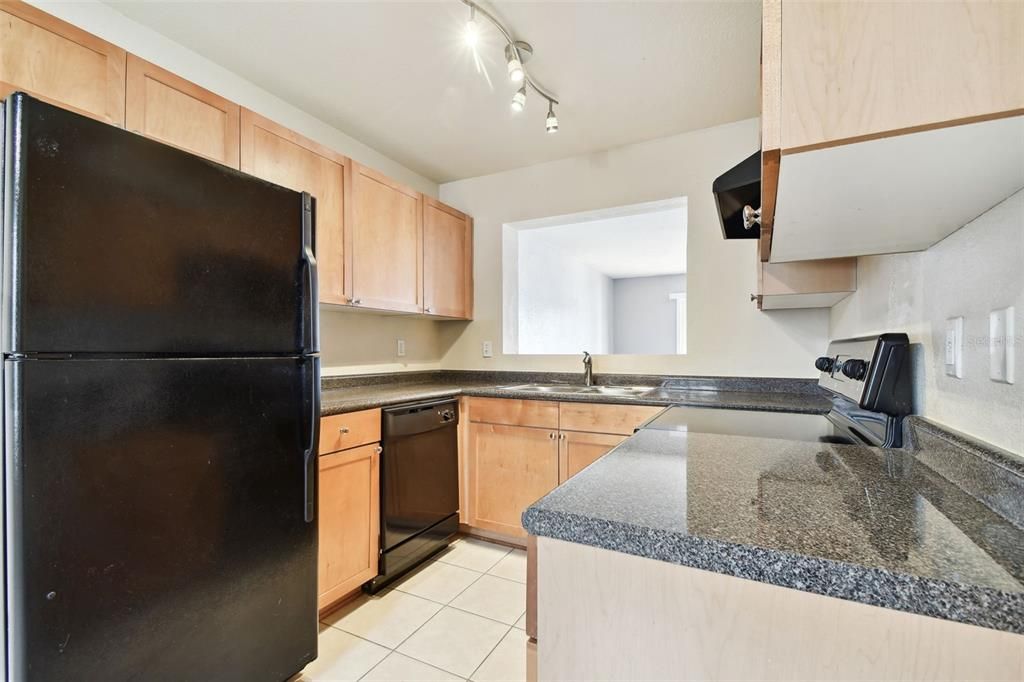 For Sale: $358,000 (2 beds, 1 baths, 1022 Square Feet)