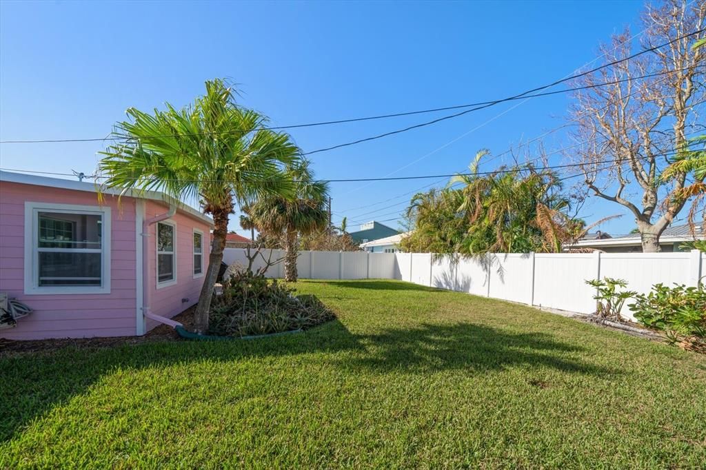 Active With Contract: $625,000 (2 beds, 2 baths, 1127 Square Feet)