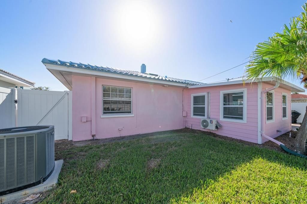 Active With Contract: $625,000 (2 beds, 2 baths, 1127 Square Feet)