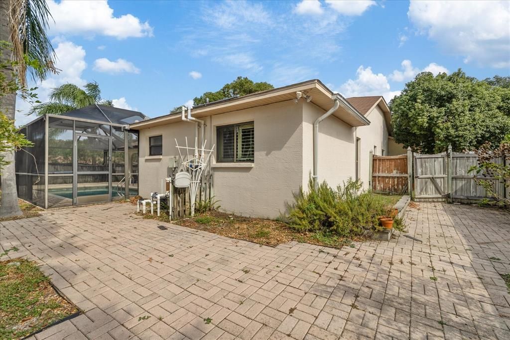 For Sale: $330,900 (3 beds, 2 baths, 1672 Square Feet)