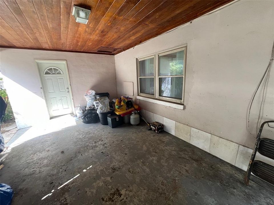 For Sale: $120,000 (2 beds, 1 baths, 891 Square Feet)