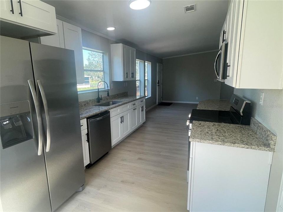 For Sale: $249,900 (3 beds, 2 baths, 1296 Square Feet)