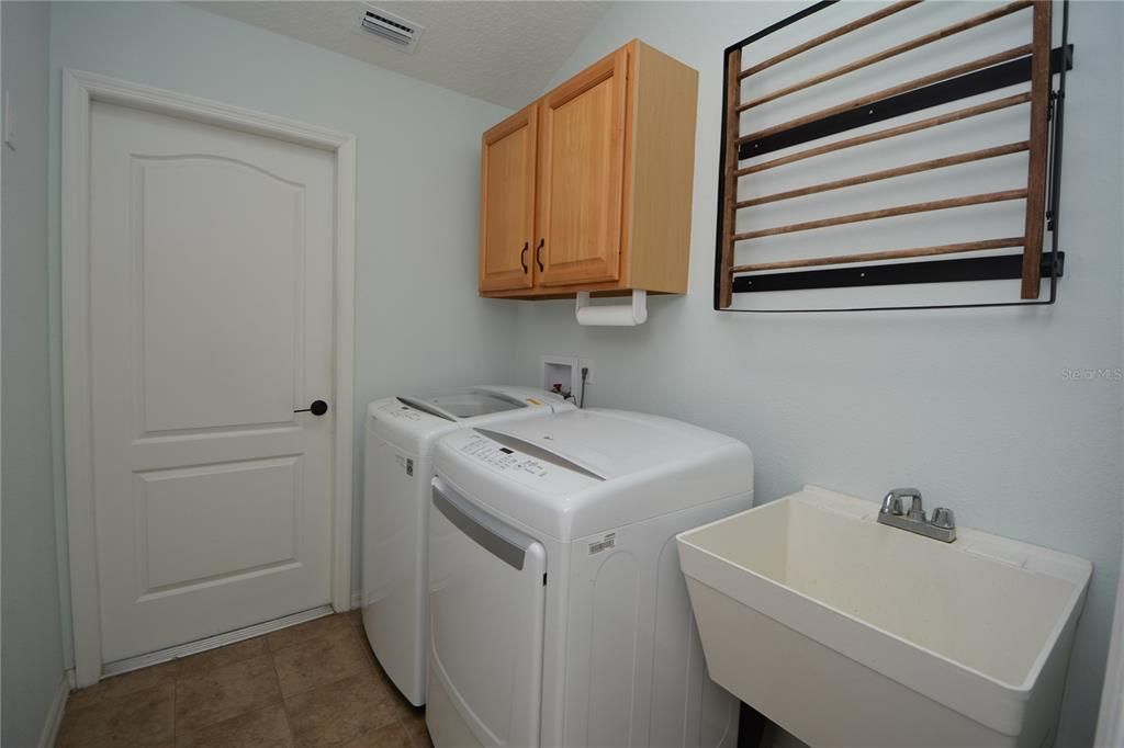 For Rent: $3,000 (3 beds, 2 baths, 2404 Square Feet)