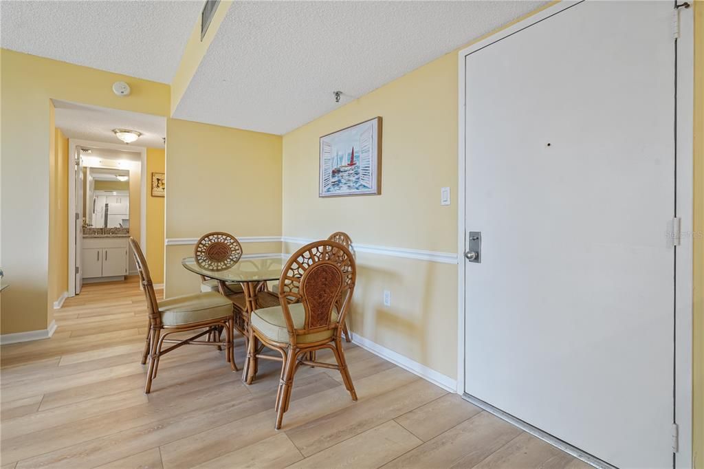 For Sale: $159,500 (2 beds, 2 baths, 783 Square Feet)