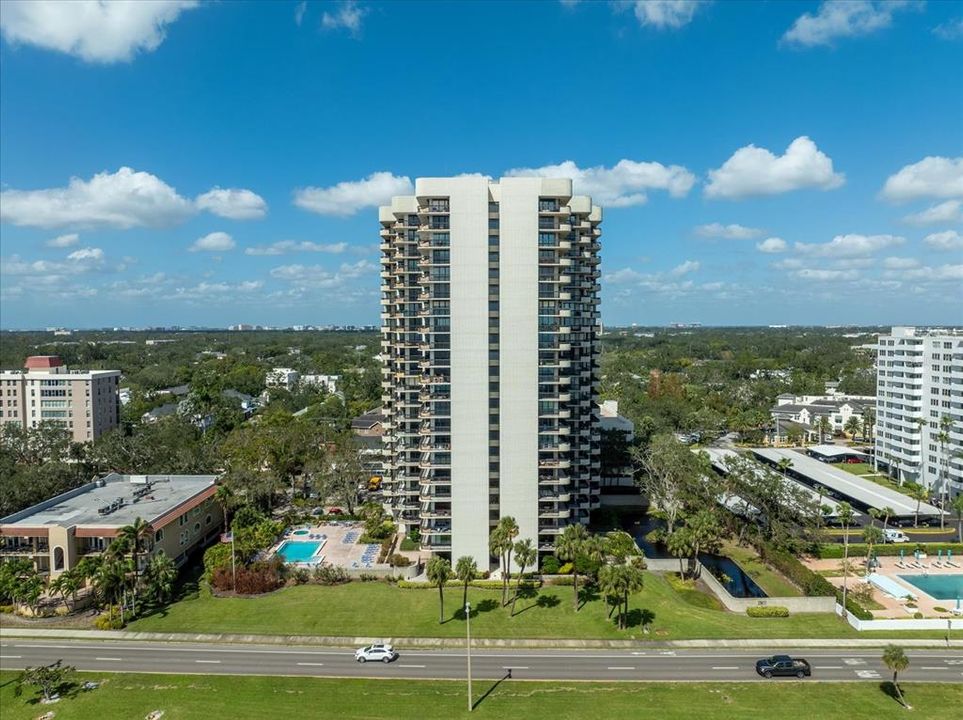 For Sale: $600,000 (2 beds, 2 baths, 1376 Square Feet)