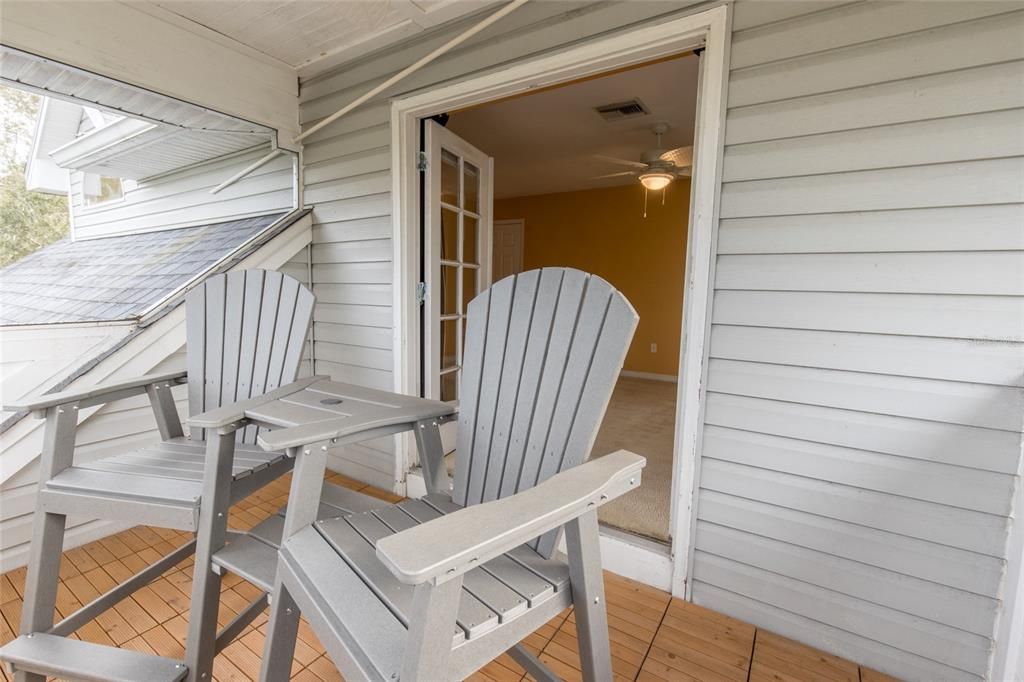 Primary Bedroom' Private Screened Balcony