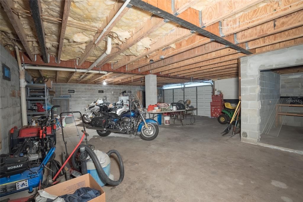 Garage/Workshop