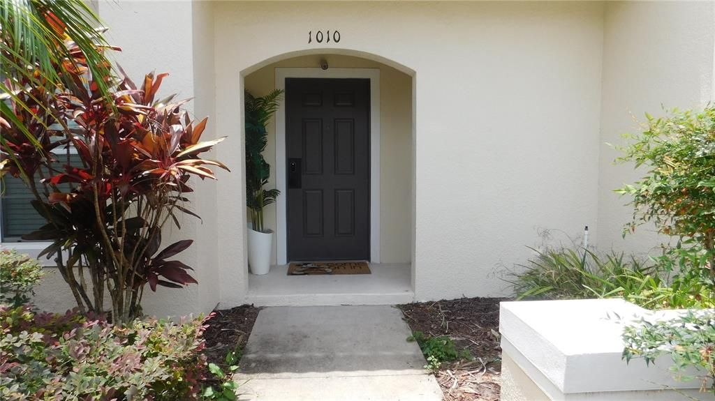 For Rent: $2,200 (3 beds, 2 baths, 1295 Square Feet)