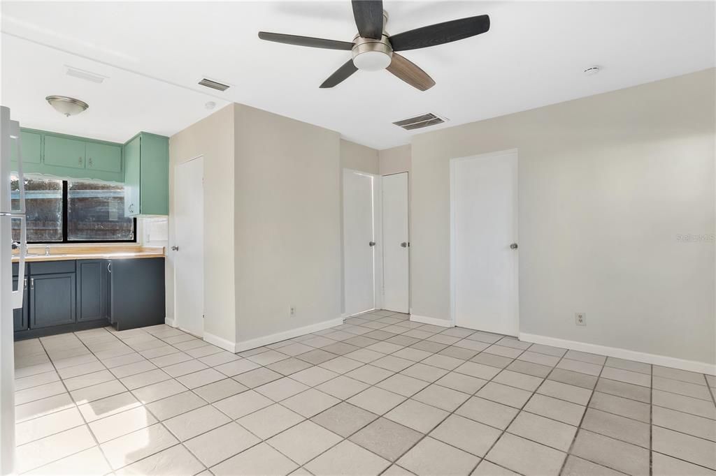 For Rent: $1,675 (3 beds, 1 baths, 884 Square Feet)