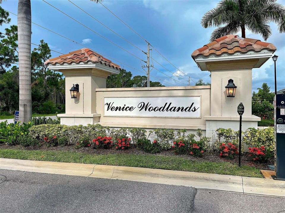 Venice Woodlands is the perfect place to call home!  Tucked away from the hustle and bustle, yet only minutes to Venice Island, shopping and easy access to I-75.