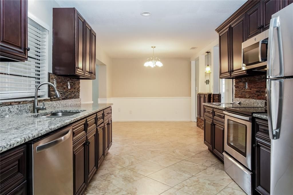 For Rent: $2,345 (3 beds, 1 baths, 1176 Square Feet)