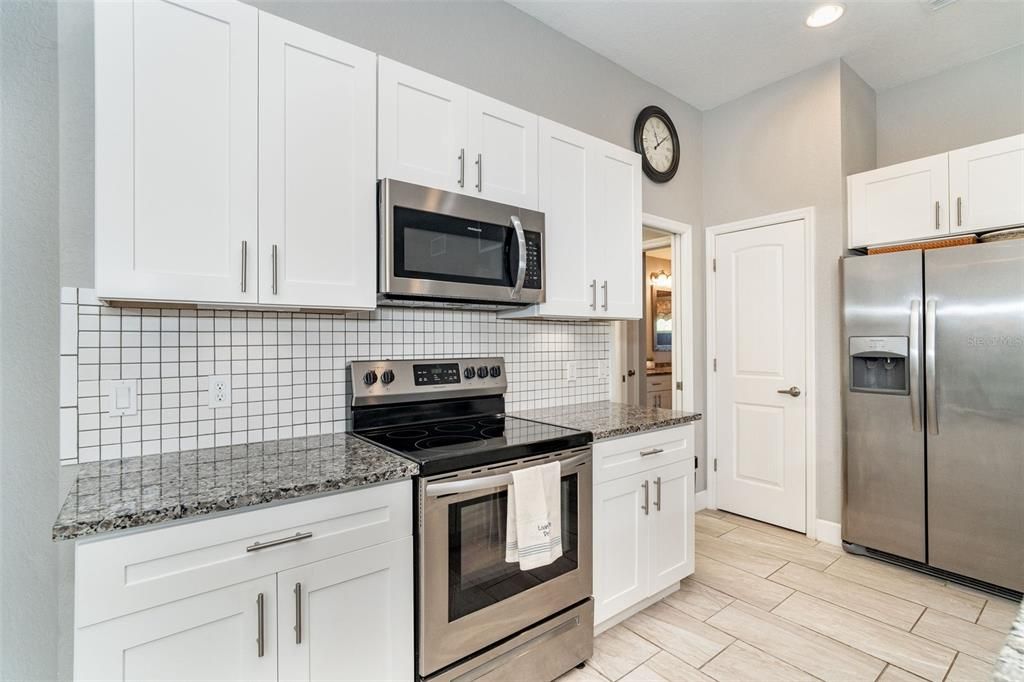 Granite countertops & backsplash