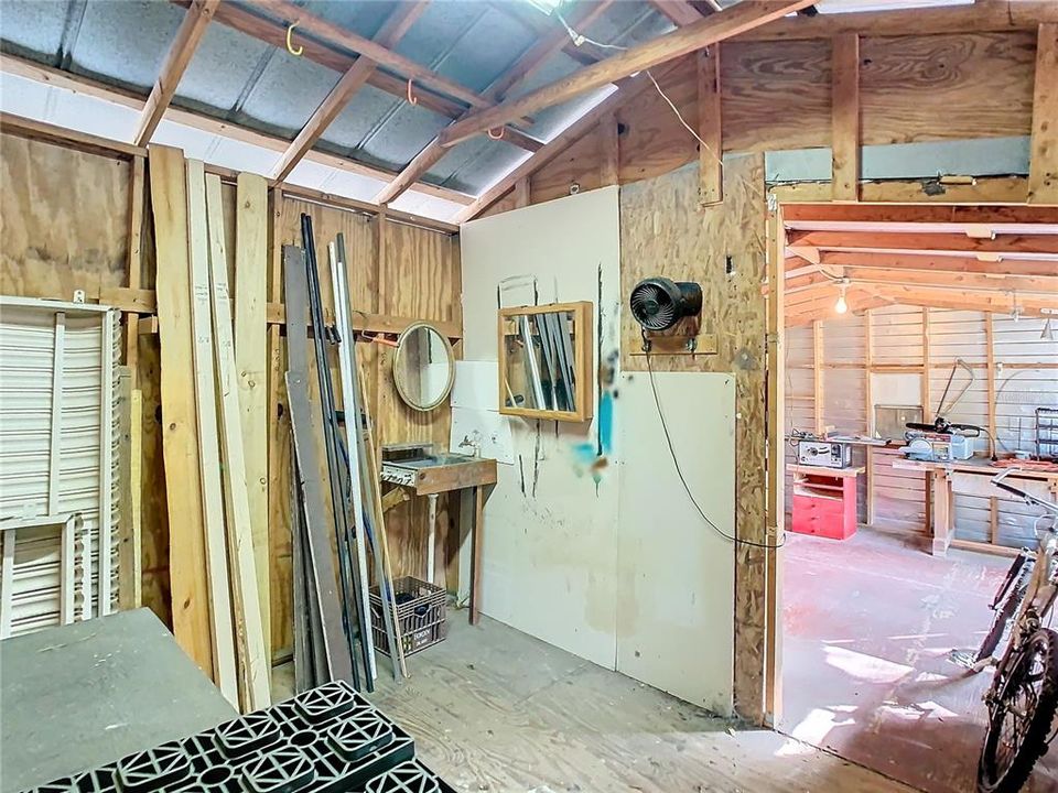 Separate workshop, craft shed