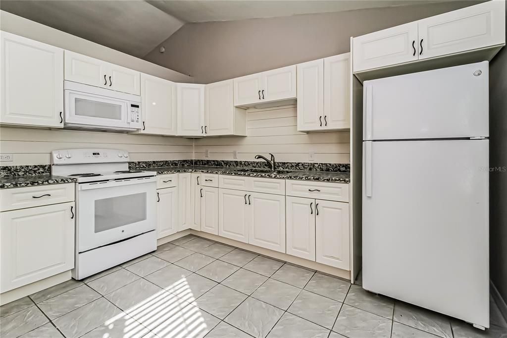 For Rent: $2,095 (3 beds, 2 baths, 1496 Square Feet)