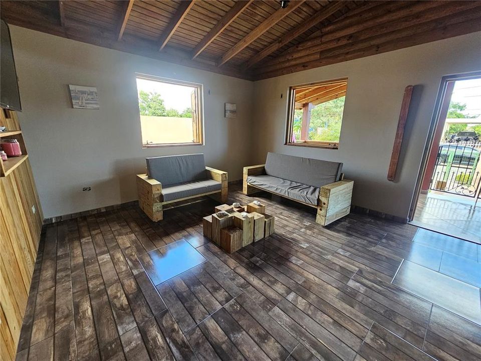 En Venta: $345,000 (3 camas, 2 baños, 1700 Pies cuadrados)