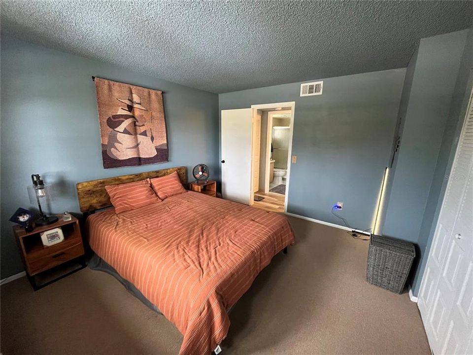 For Sale: $129,000 (1 beds, 1 baths, 689 Square Feet)