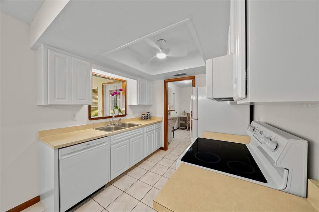 For Sale: $198,500 (2 beds, 2 baths, 1062 Square Feet)