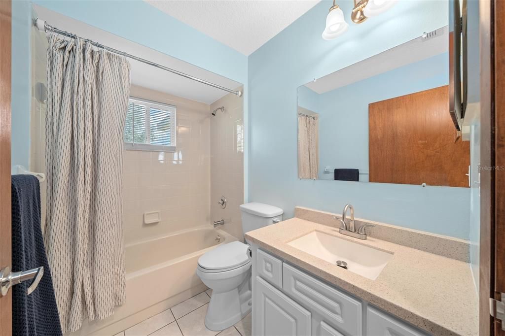 For Sale: $198,500 (2 beds, 2 baths, 1062 Square Feet)