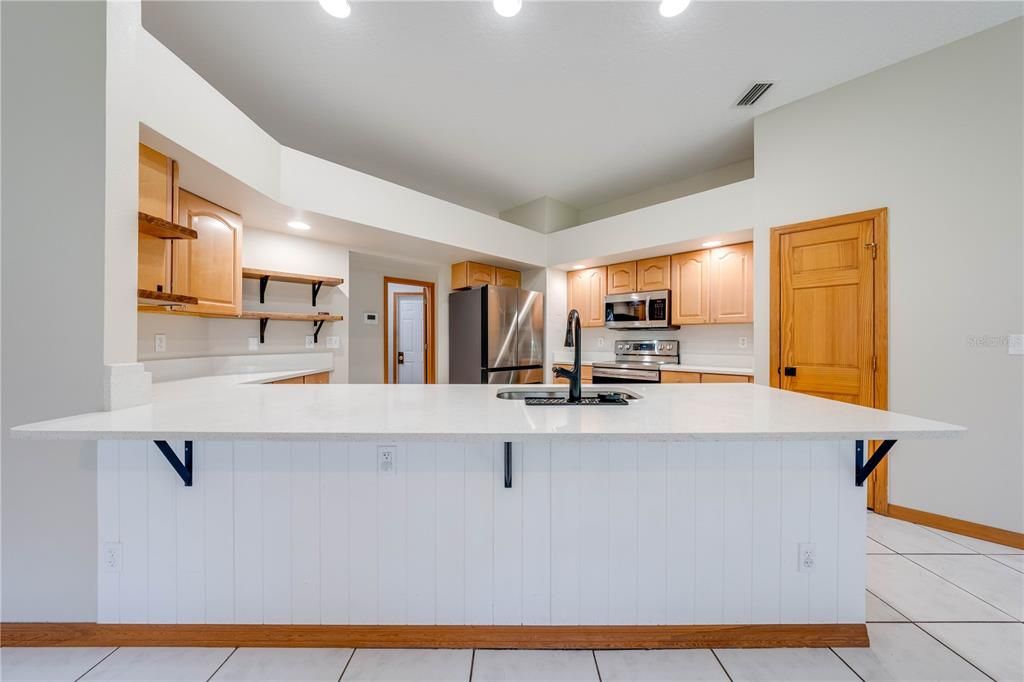 Kitchen Breakfast Bar & Pantry