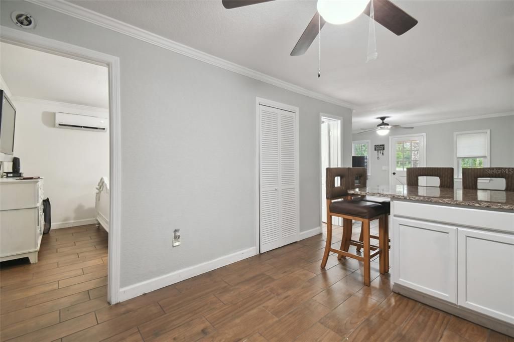 For Sale: $249,900 (3 beds, 1 baths, 906 Square Feet)