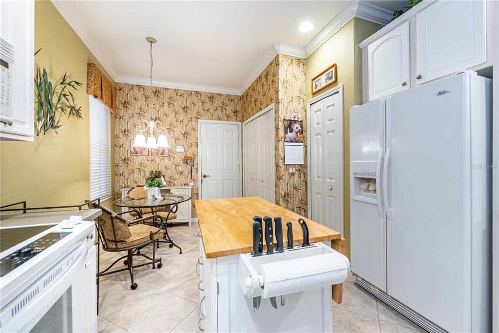 For Sale: $324,900 (2 beds, 2 baths, 1408 Square Feet)