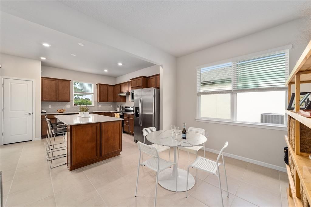 For Sale: $325,000 (2 beds, 2 baths, 1469 Square Feet)