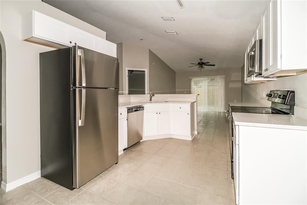 For Rent: $2,405 (3 beds, 2 baths, 1472 Square Feet)