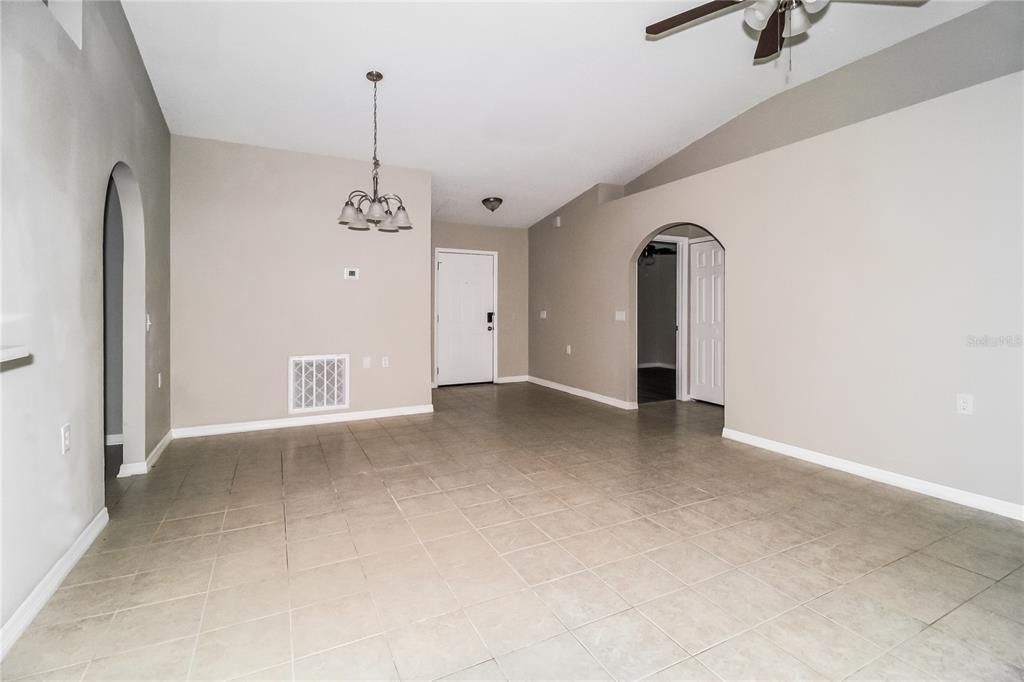 For Rent: $2,405 (3 beds, 2 baths, 1472 Square Feet)