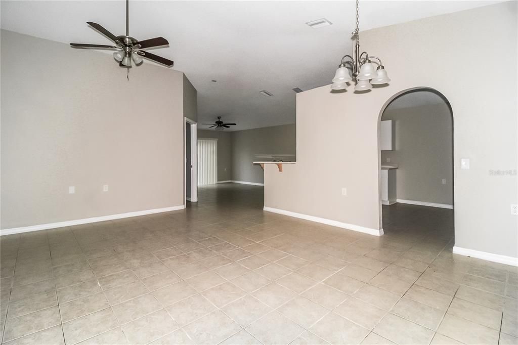 For Rent: $2,405 (3 beds, 2 baths, 1472 Square Feet)